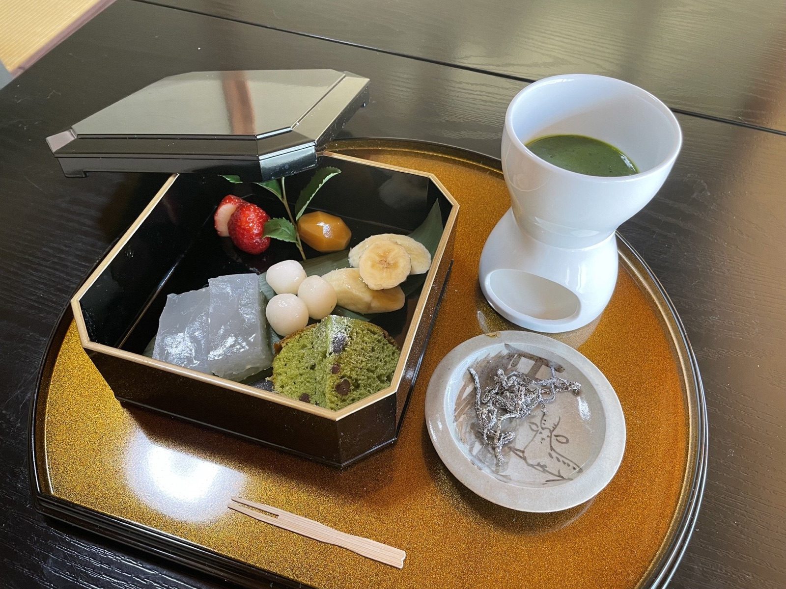 お抹茶と季節の和菓子